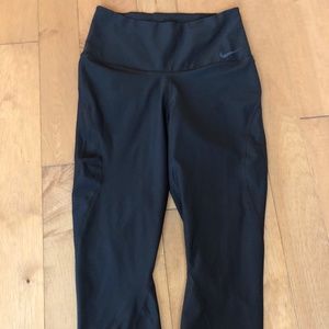 Cropped High-Waisted Nike Leggings